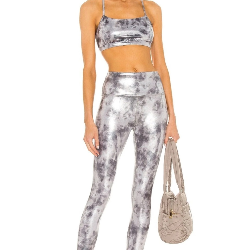 Beyond Yoga Women's Chrome Foil High Waisted Legging Size Medium NWT